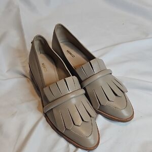 Mimco Women's Cream Tan Loafers with Fringe Detail Leather Heel Size EU 39